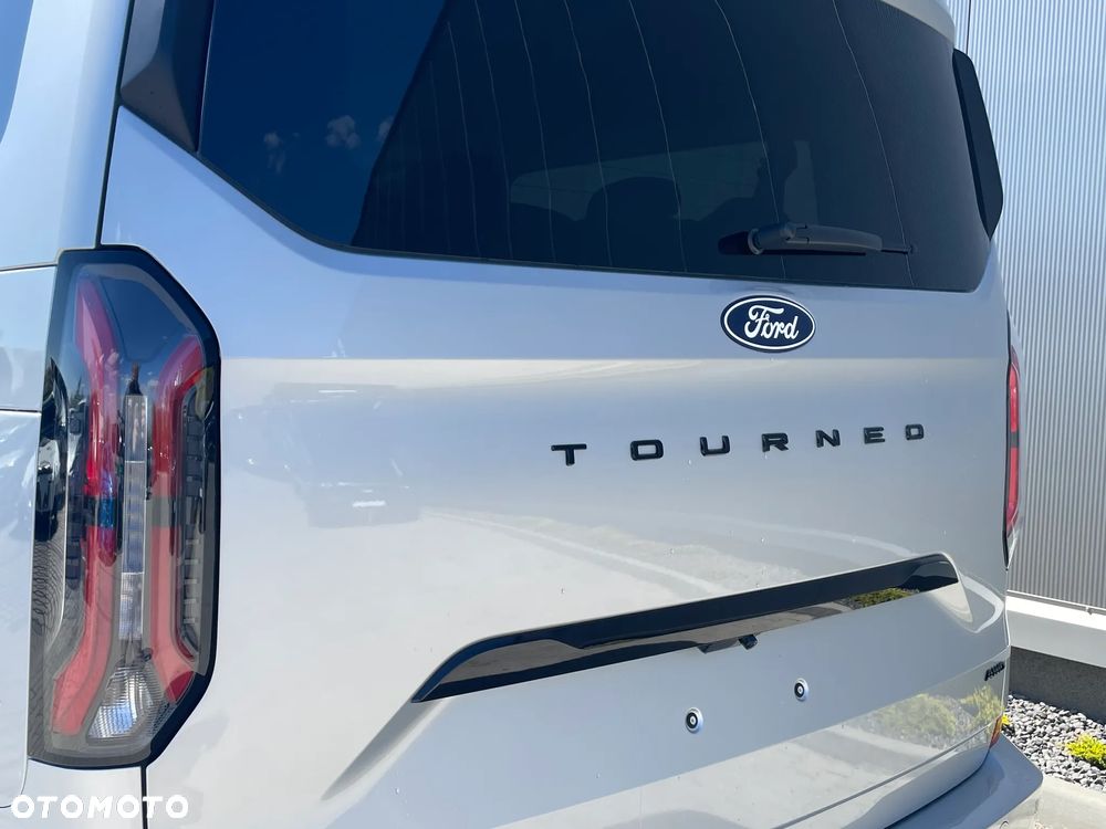 Ford Tourneo Custom - 13