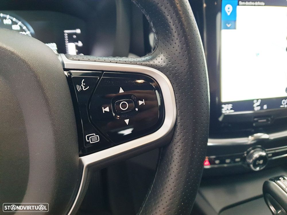 Volvo XC 60 2.0 D4 Momentum Geartronic - 16