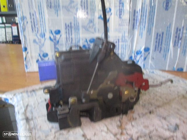 Fecho 4E0839016 AUDI A8 2002 TD 7 PINOS - 3