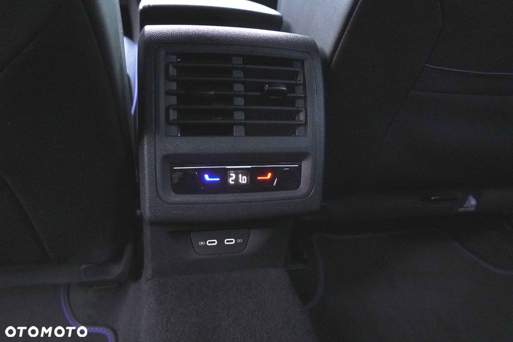 Volkswagen Golf Variant 2.0 TSI 4Motion R - 21