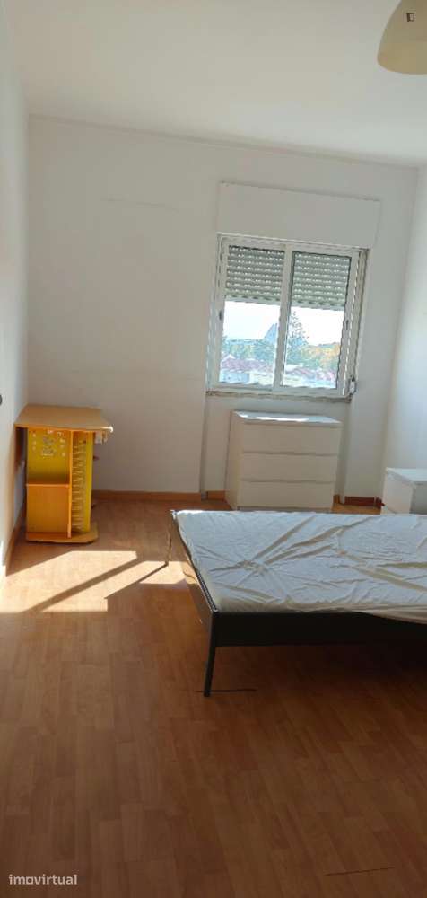 Quarto - localizado em Linda-a-Velha Lisbon - Grande imagem: 2/13