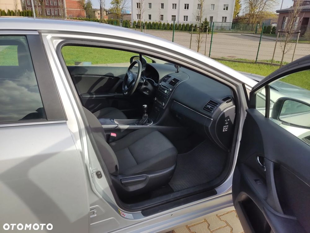 Toyota Avensis 1.6 Luna - 10