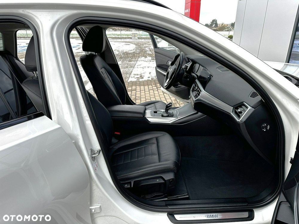 BMW Seria 3 320d Luxury Line - 17