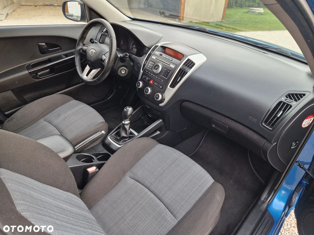 Kia Ceed 1.4 CVVT Dream-Team Edition - 30