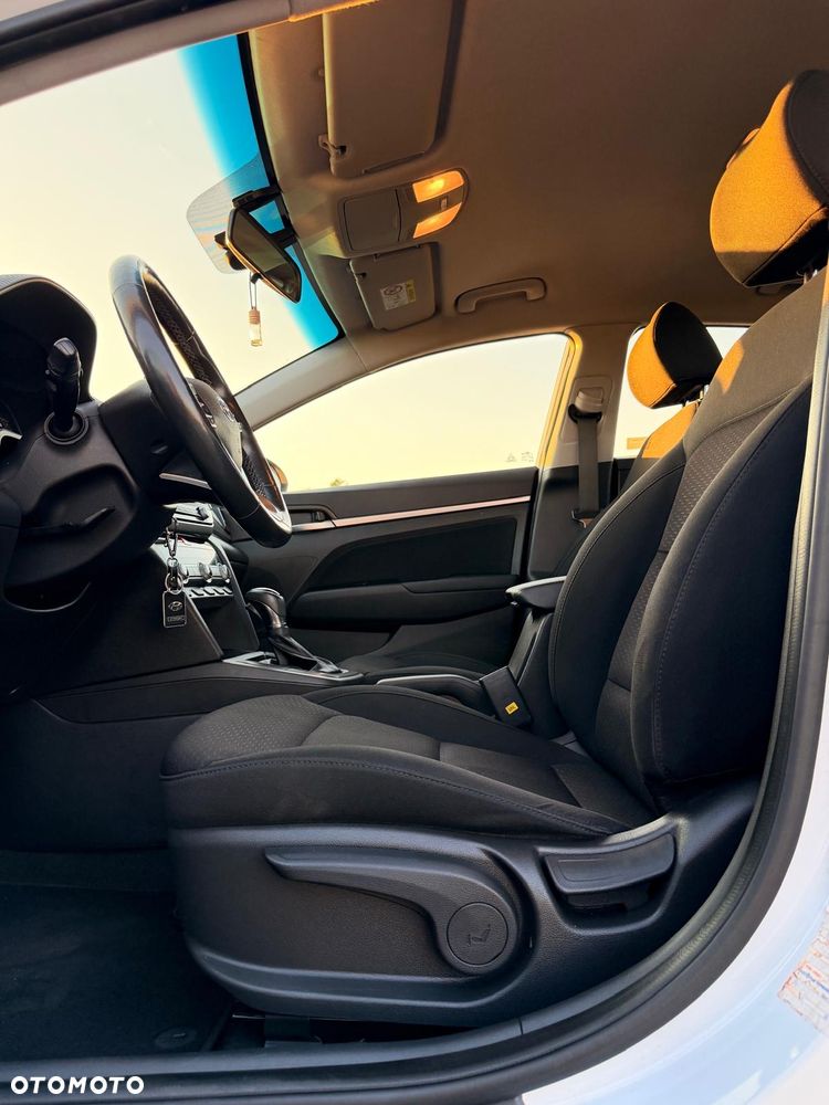Hyundai Elantra 1.6 Style - 14