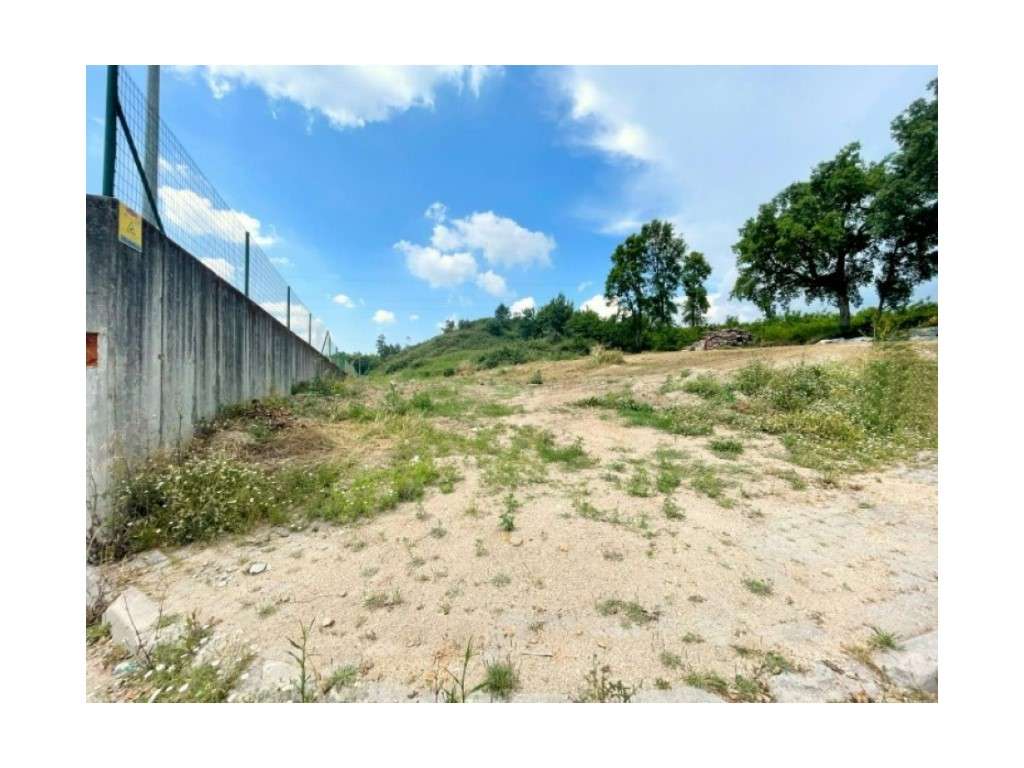 Terreno com 9.200 m2 em Paredes - Grande imagem: 2/2
