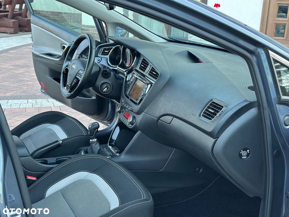 Kia Ceed 1.4 CVVT Dream-Team Edition - 24