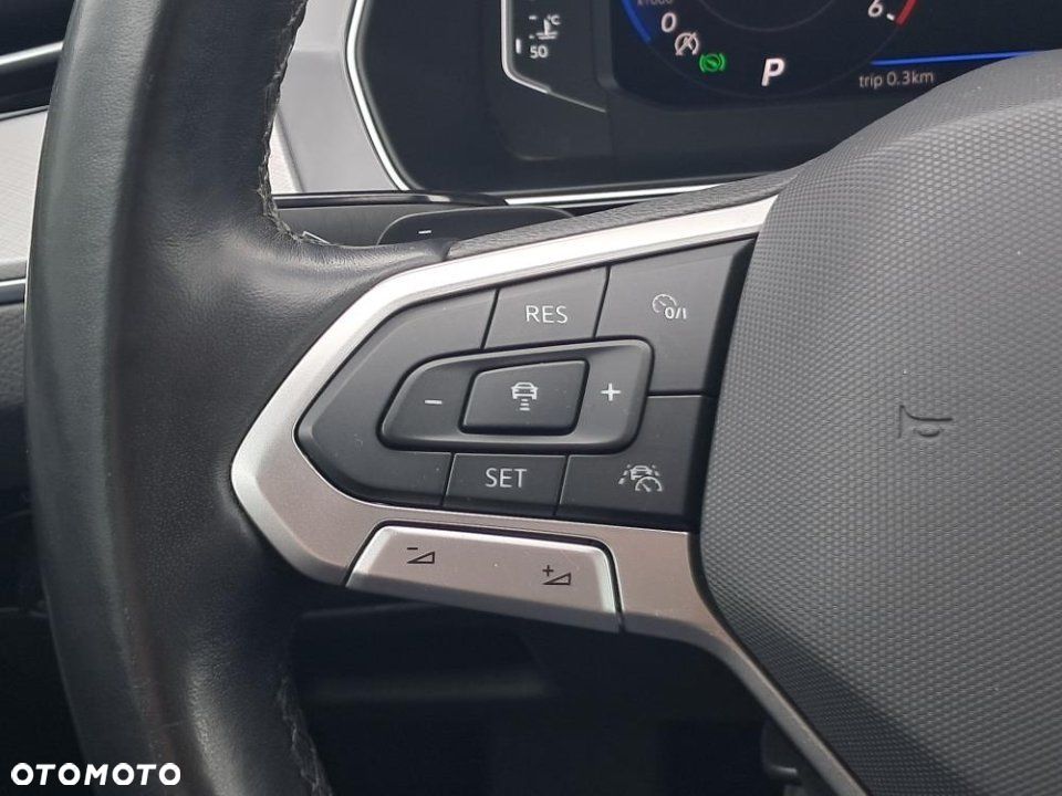 Volkswagen Passat - 25