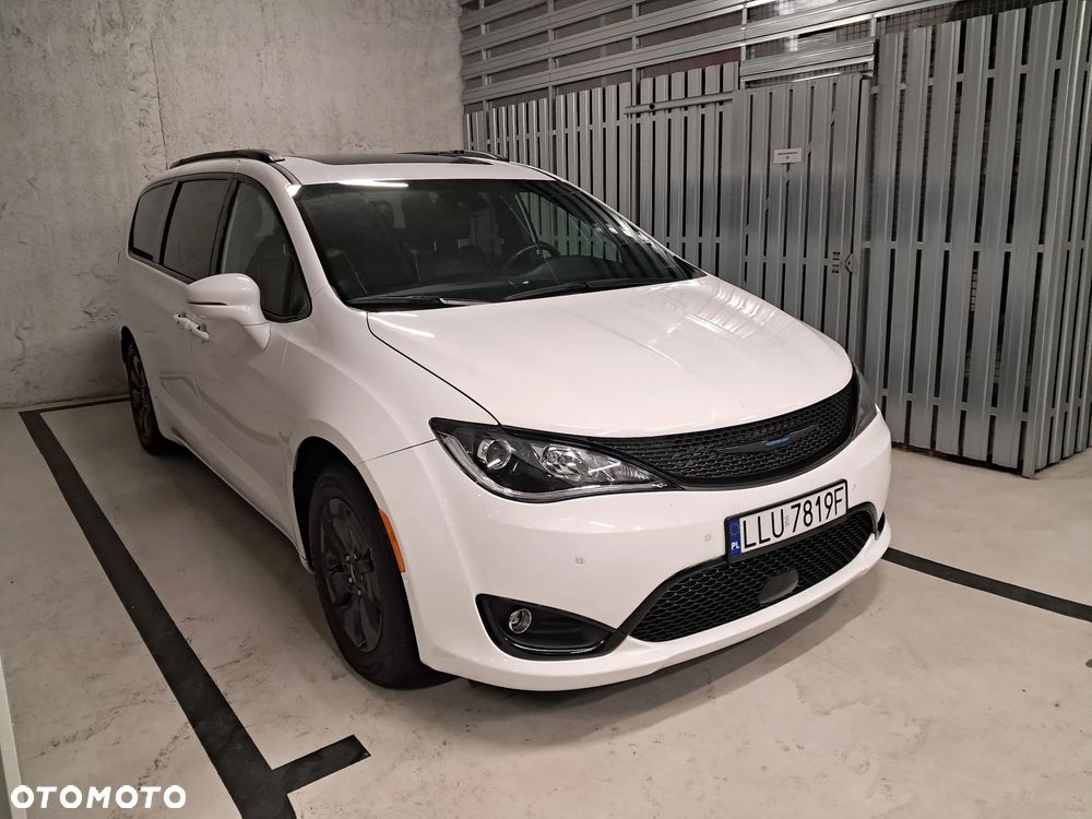 Chrysler Pacifica - 1
