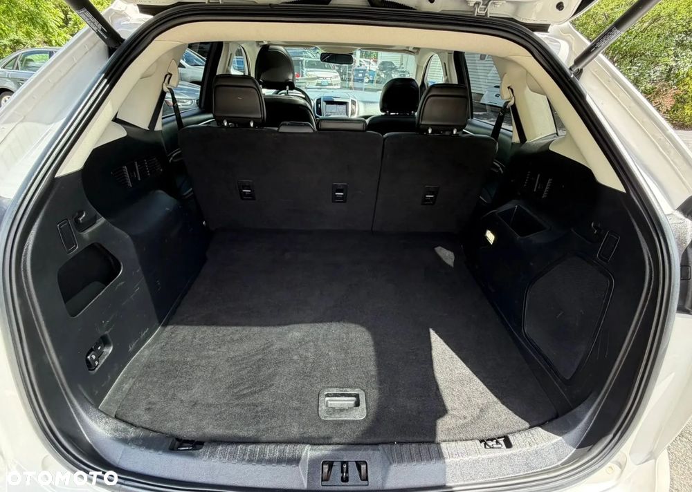 Ford Edge - 32