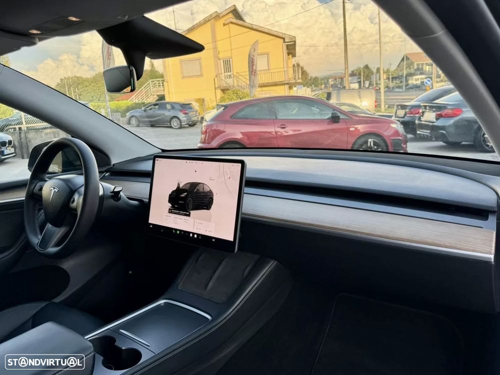 Tesla Model Y Performance Dual Motor AWD - 15
