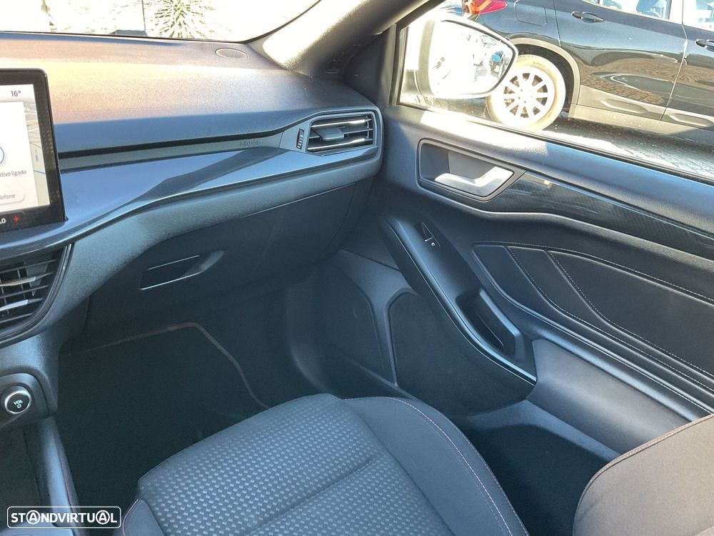 Ford Focus SW 1.0 EcoBoost MHEV ST-Line - 31