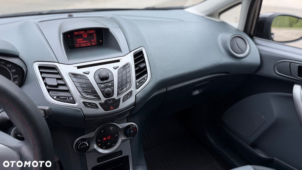 Ford Fiesta 1.25 Celebration - 19