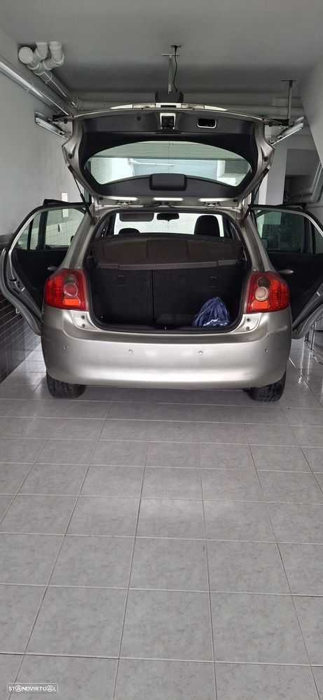 Toyota Auris 1.4 D-4D Sol - 1