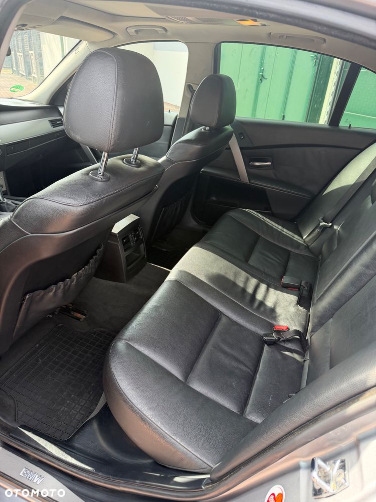 BMW Seria 5 525d - 13