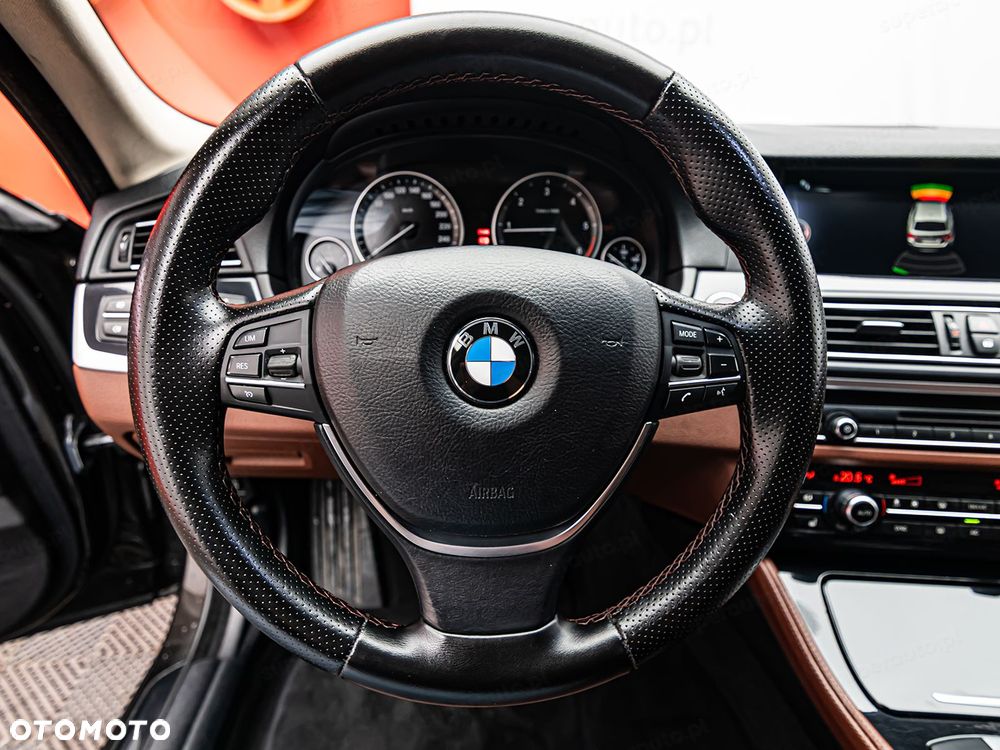 BMW Seria 5 520d xDrive - 14