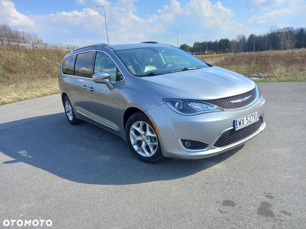 Chrysler Pacifica - 3