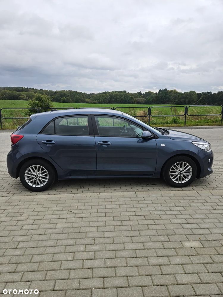 Kia Rio 1.2 L - 2