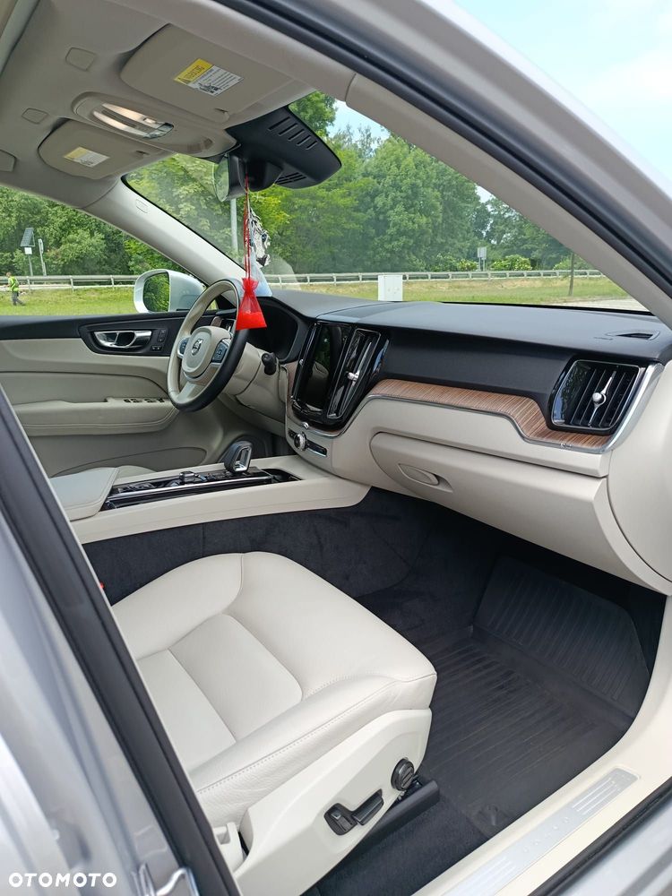 Volvo XC 60 B5 B Momentum - 11