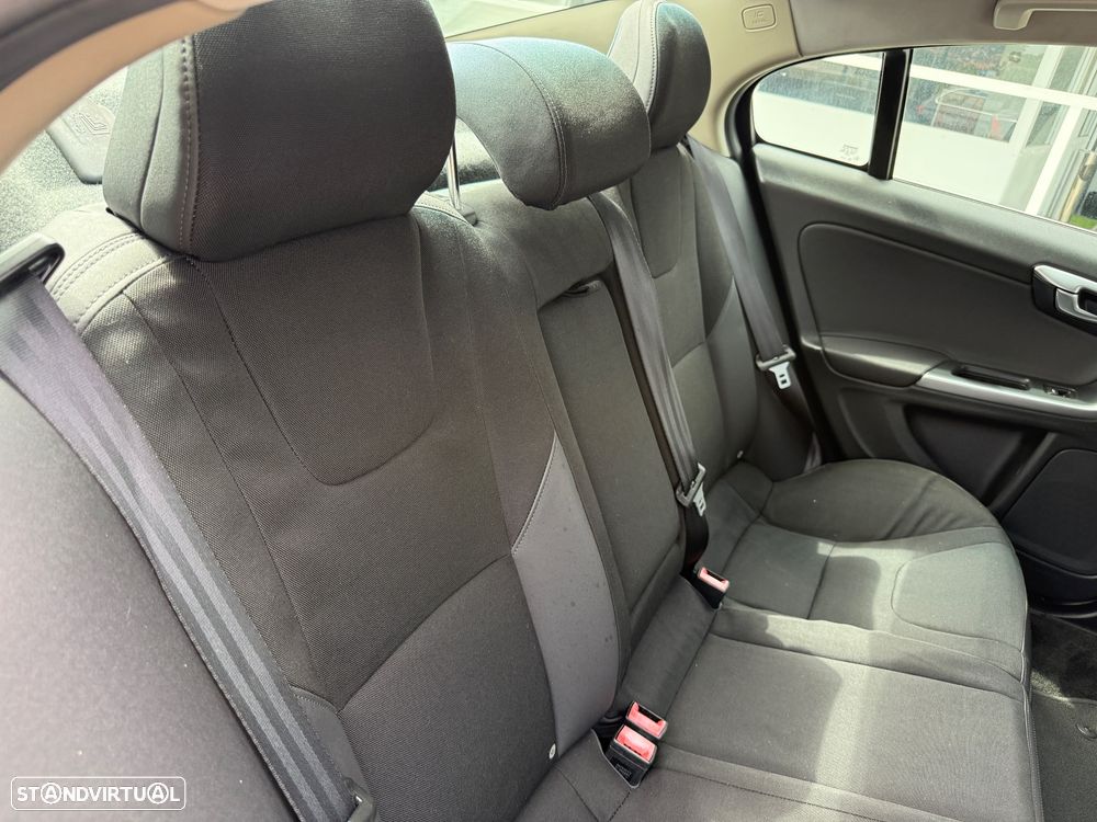 Volvo S60 2.0 D3 Momentum Start/Stop - 18