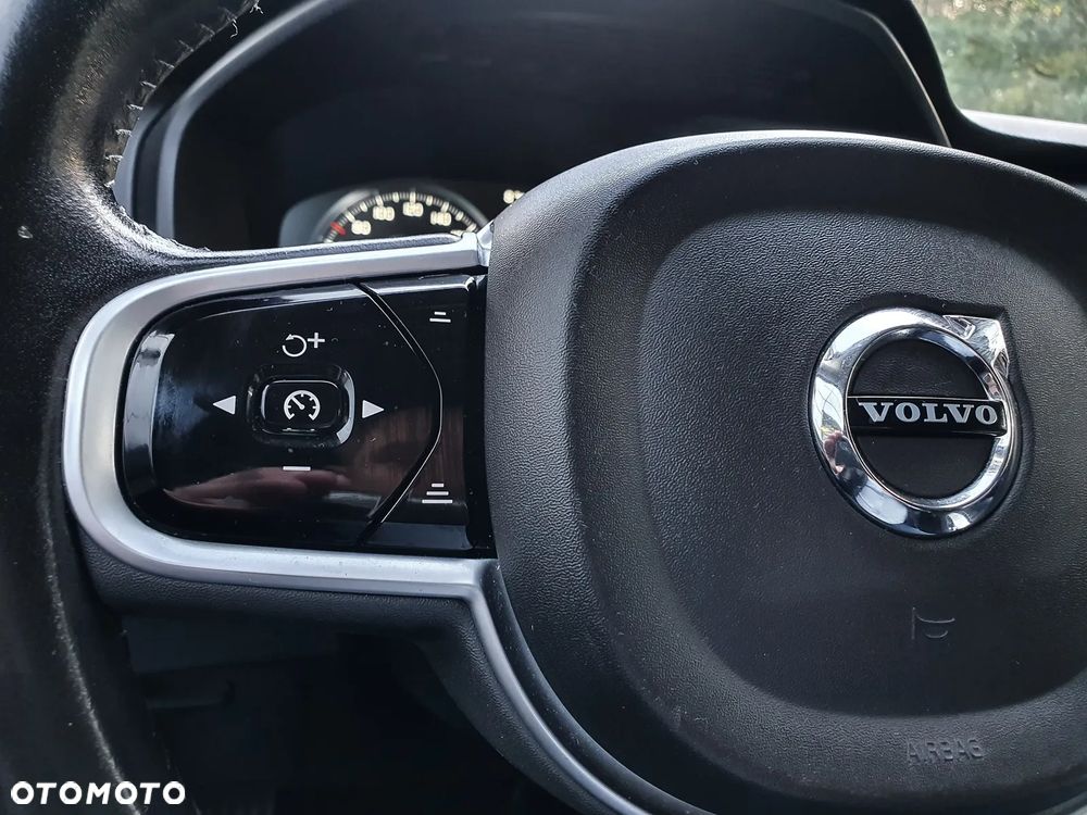 Volvo XC 90 D5 AWD Momentum 7os - 27