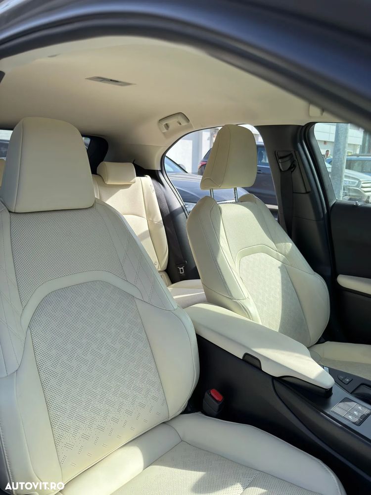 Lexus UX 250h E-FOUR Executive - 8