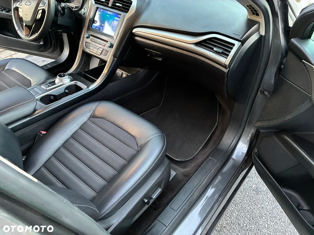 Ford Fusion - 8