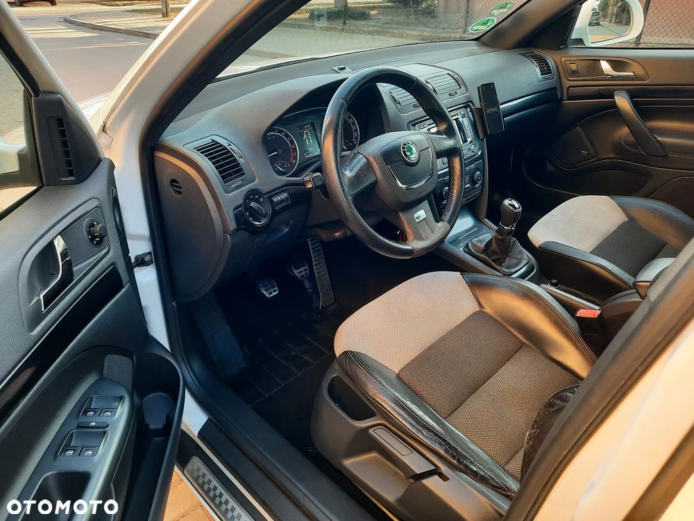 Skoda Octavia 2.0 TDI CR DPF RS - 13