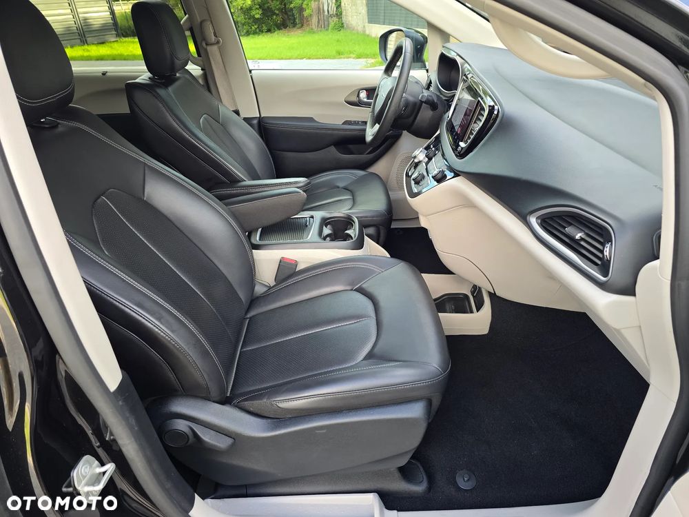 Chrysler Pacifica - 33