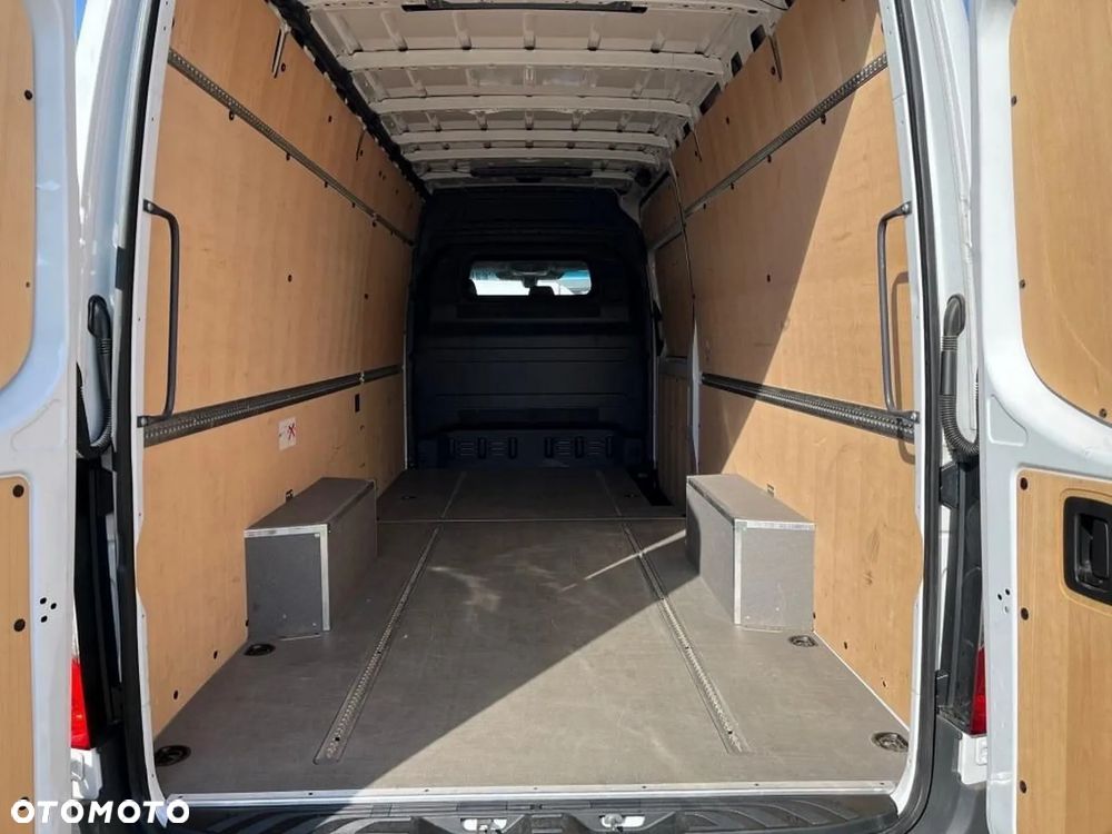 Mercedes-Benz Sprinter - 24