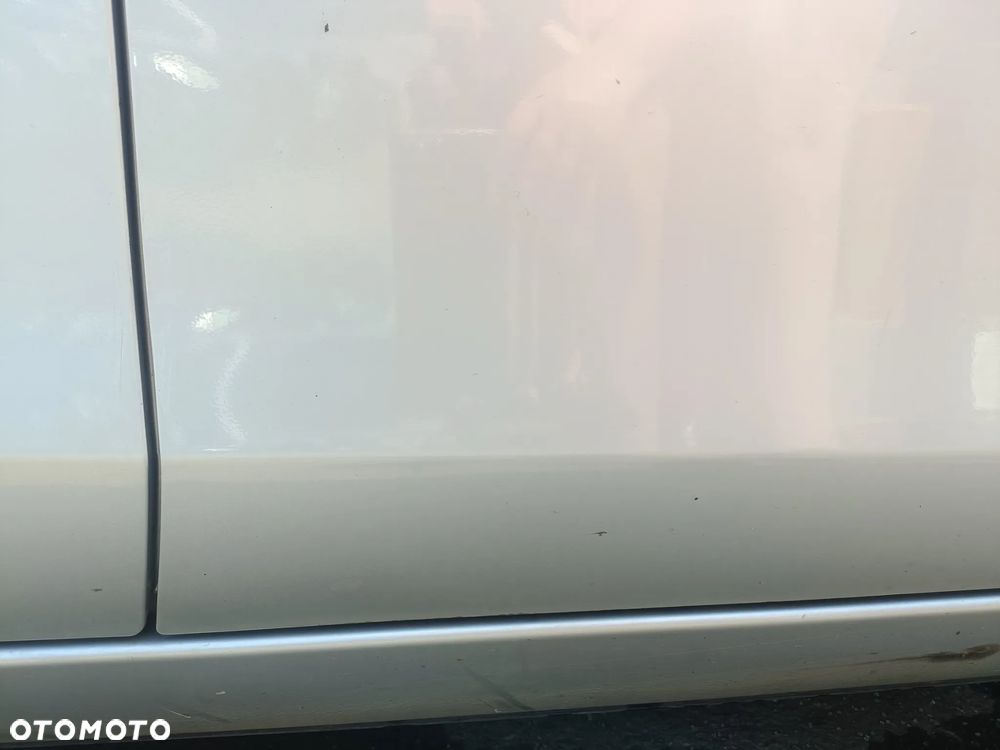 TOYOTA YARIS II 05-11 LIFT 2009 r. 1E7 5D HB drzwi prawy przód PP srebrne * - 4