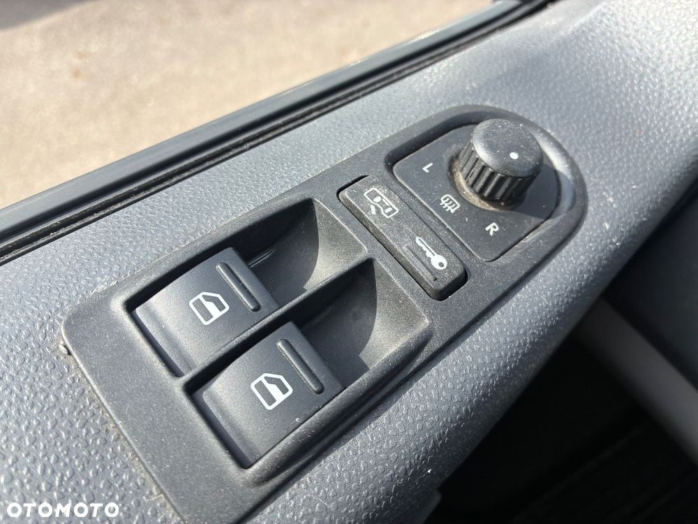 Volkswagen TRANSPORTER T5 - 11