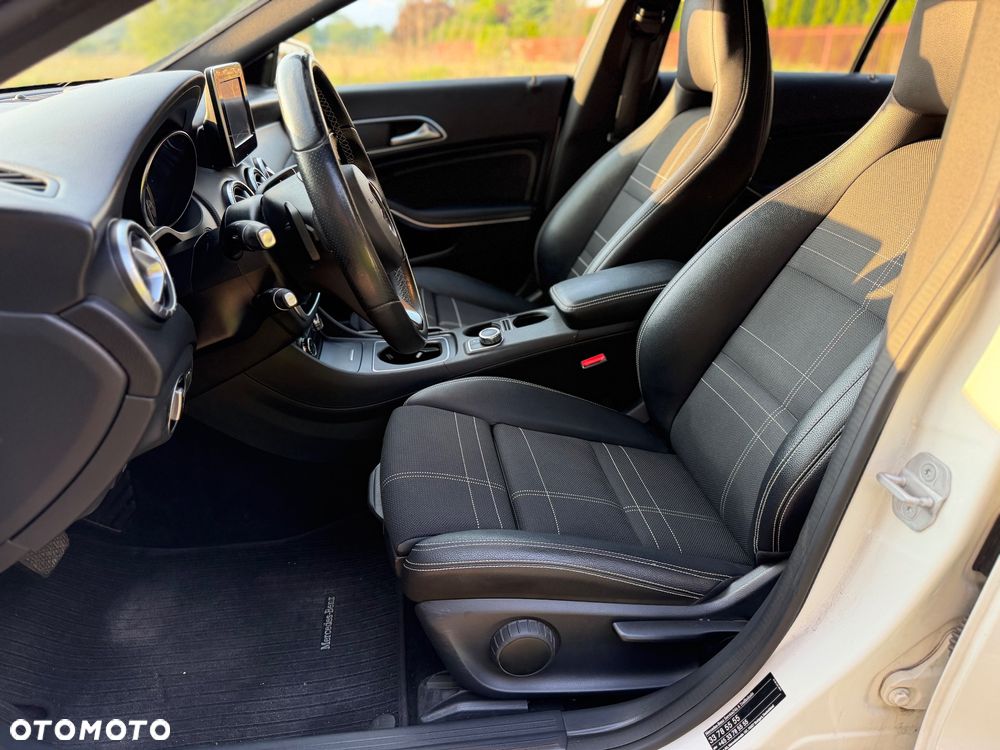 Mercedes-Benz CLA 200 d 7G-DCT - 13