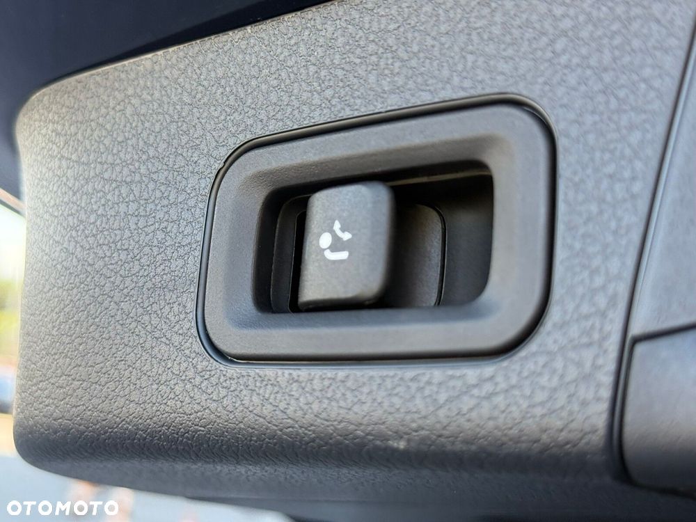 Mercedes-Benz GLB - 28