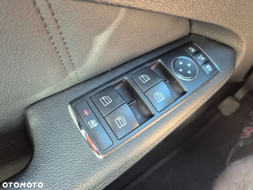 Mercedes-Benz Klasa E 300 BLUETEC 7G-TRONIC Avantgarde DPF - 15