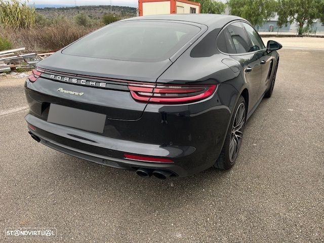 Porsche Panamera 4 E-Hybrid - 4