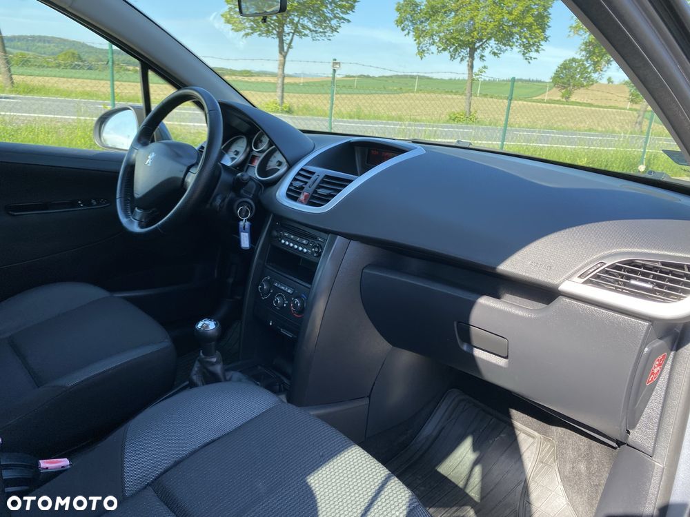 Peugeot 207 - 6