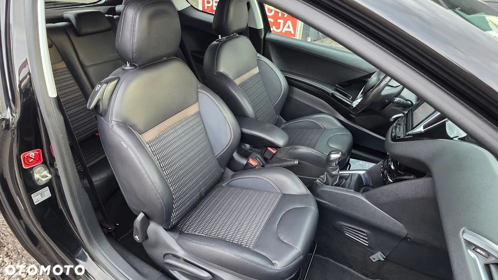 Peugeot 208 - 12