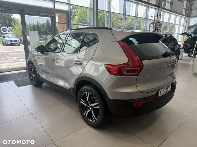 Volvo XC 40 B3 Plus Dark - 22