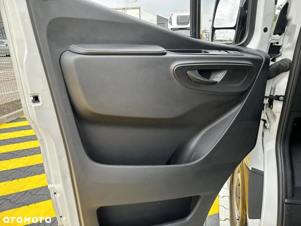 Mercedes-Benz Sprinter - 11