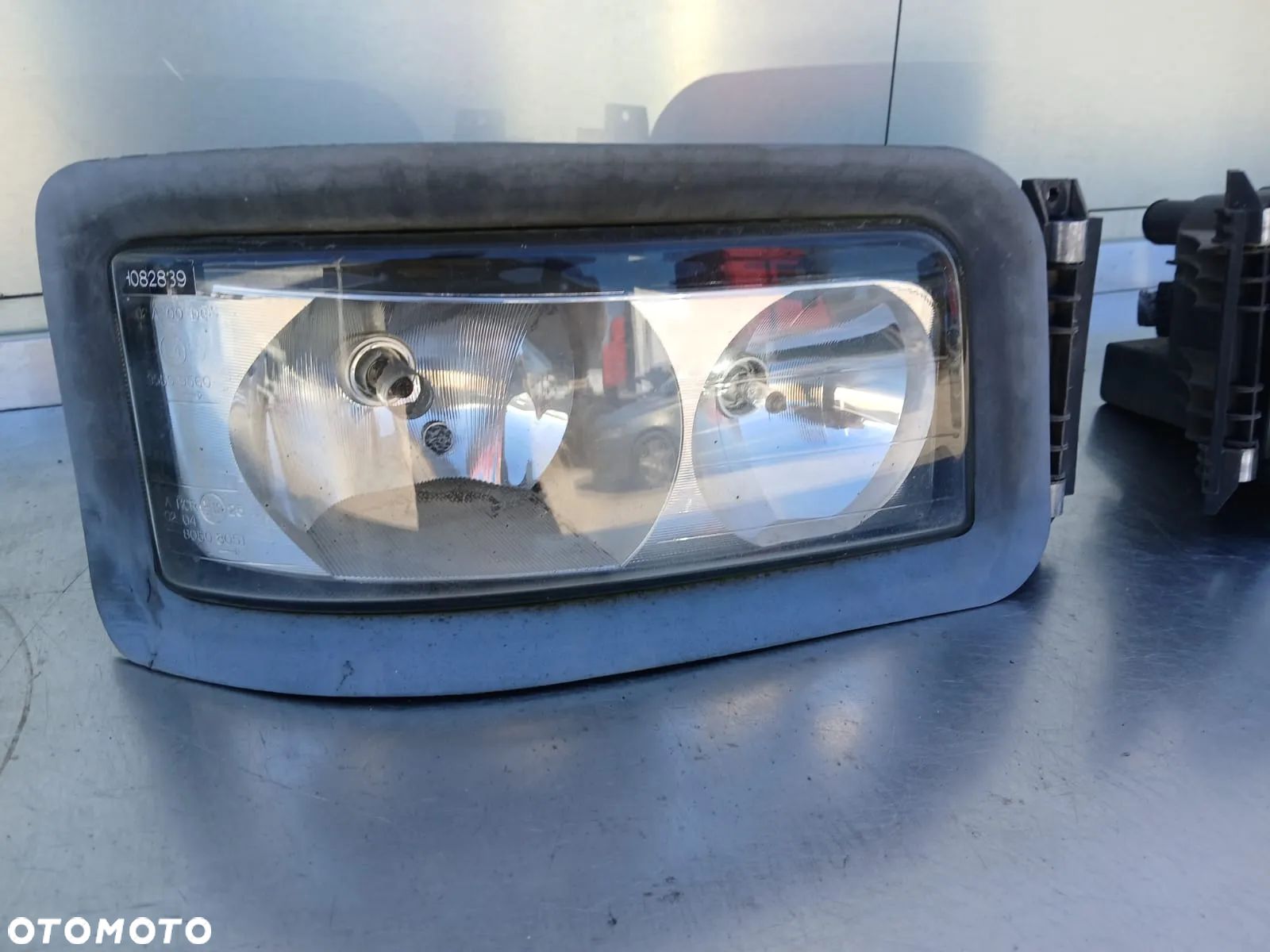LAMPA PRAWA LEWA REFLEKTOR MAN TGA TGL LE2000 - 1