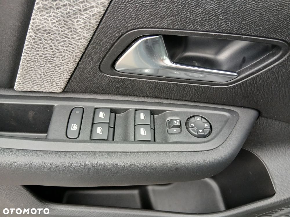 Citroën C4 1.2 PureTech Max S&S EAT8 - 19