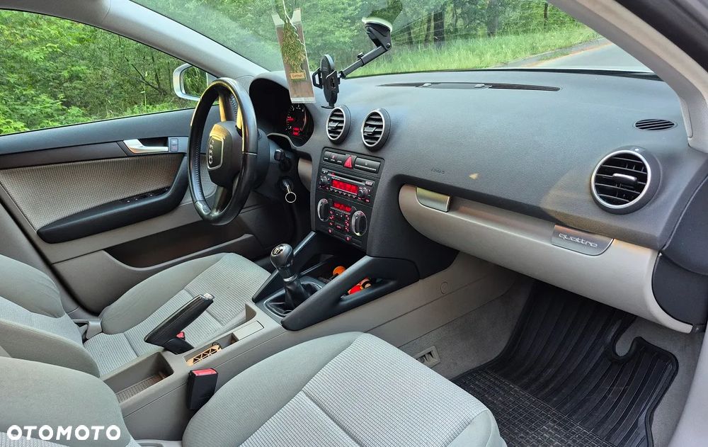 Audi A3 Sportback 2.0 TDI DPF quattro Attraction - 8