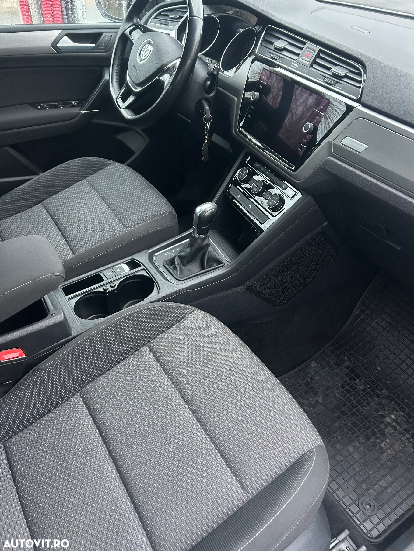 Volkswagen Touran 2.0 TDI DSG Comfortline - 6
