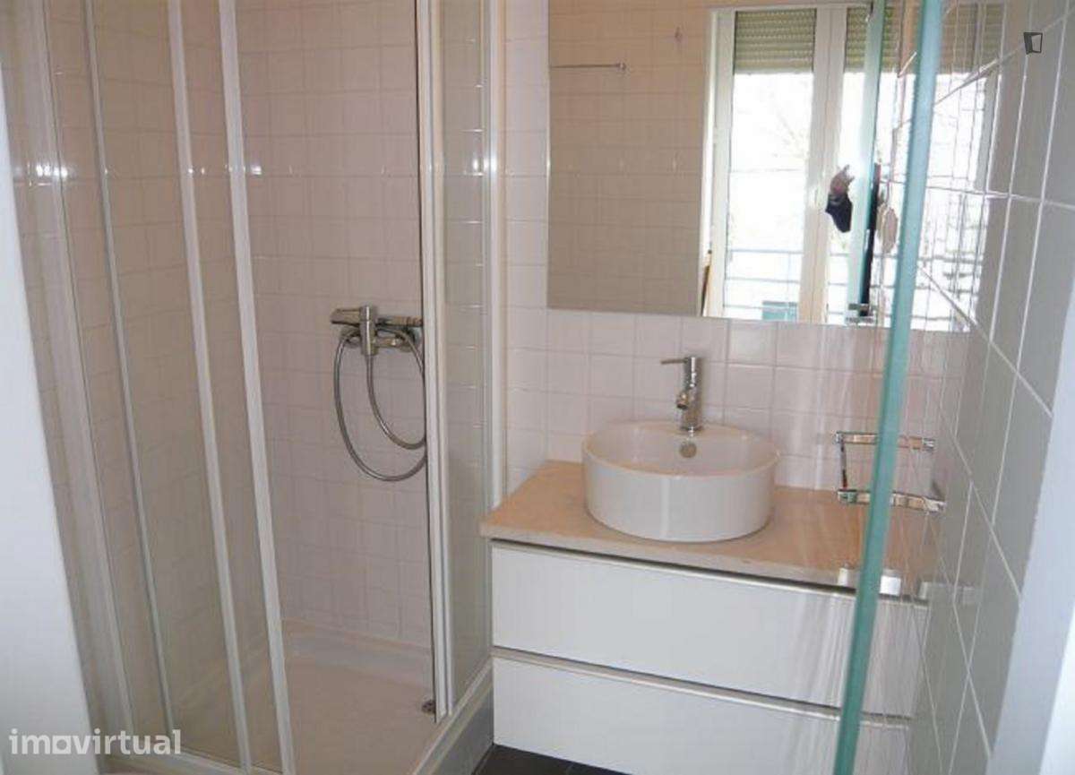 Quarto - localizado em Cidral Coimbra - Grande imagem: 2/10