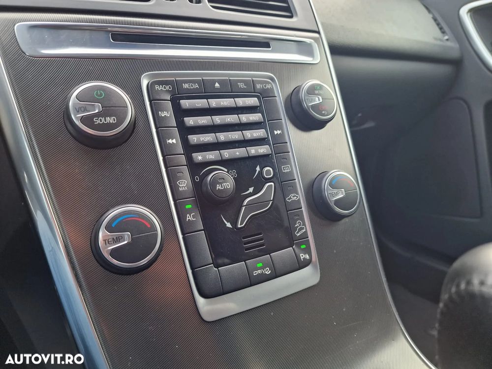 Volvo XC 60 2.4D AWD RDesign - 8