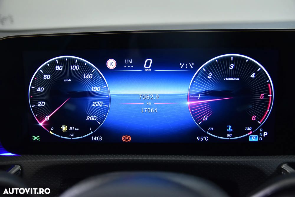 Mercedes-Benz A 220 d Sedan 8G-DCT AMG Line - 11