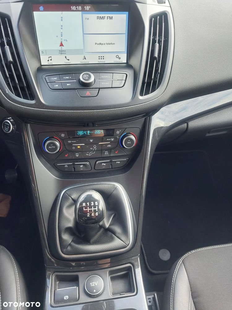 Ford Kuga 1.5 EcoBoost 2x4 Titanium - 16