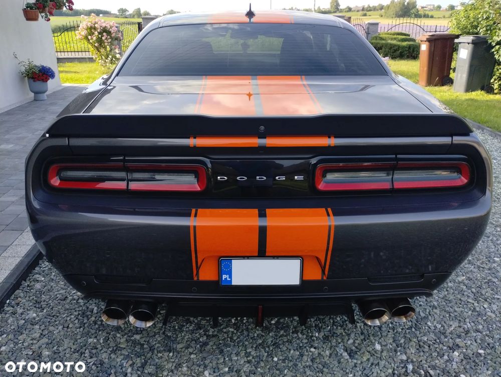 Dodge Challenger - 9