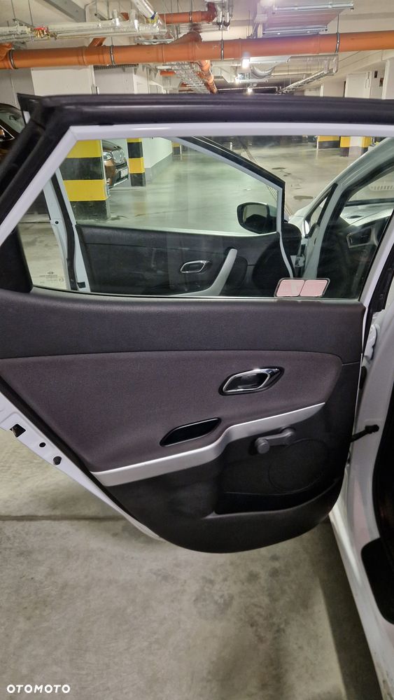 Kia Ceed - 11